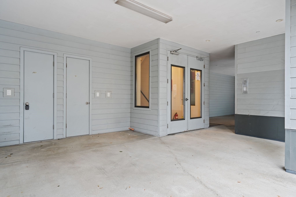 34 Chestnut Ave # 101