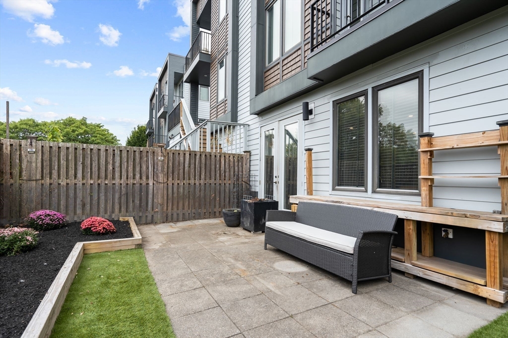 34 Chestnut Ave # 101