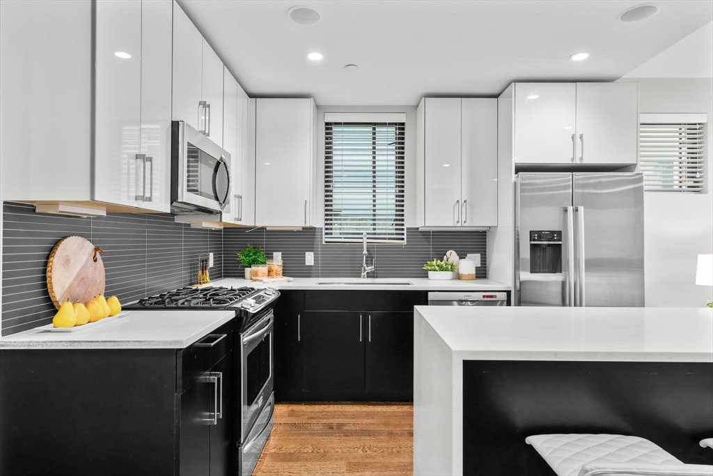 34 Chestnut Ave # 101