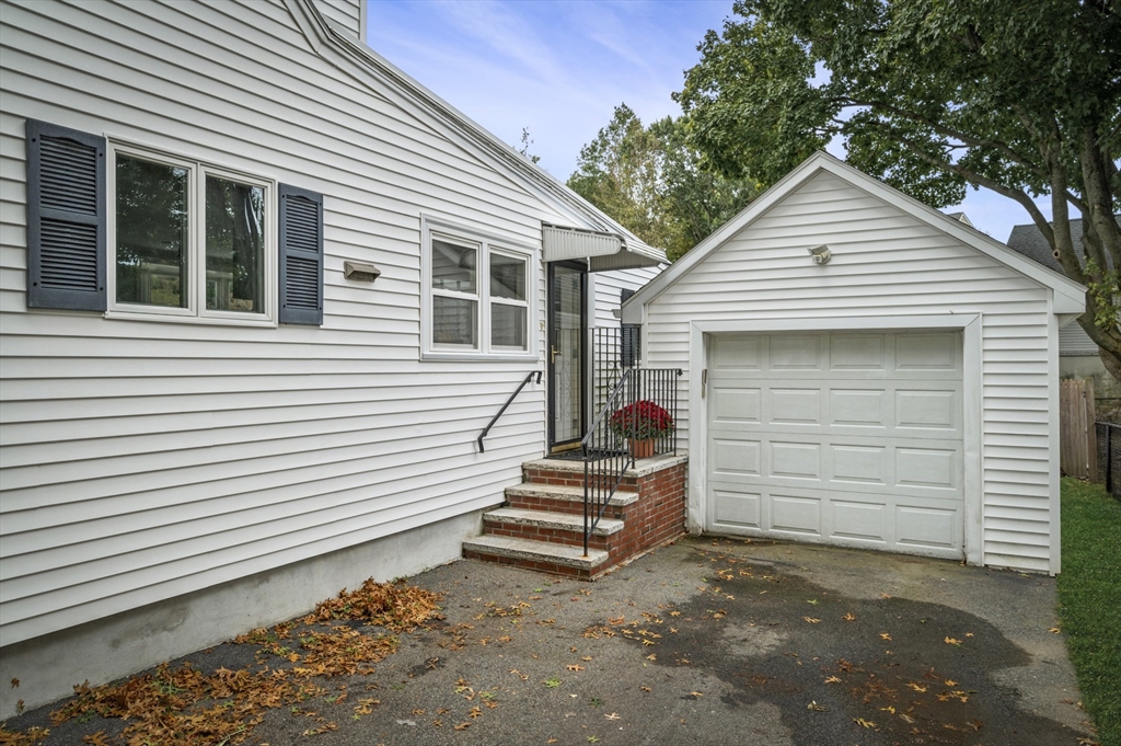 14 Arnold Rd