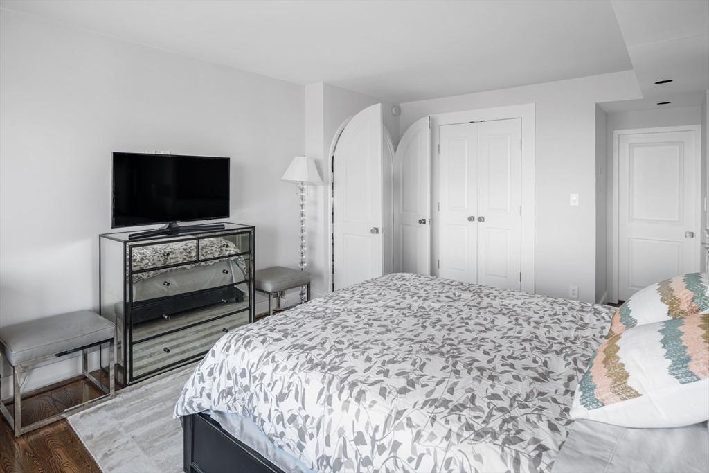 65 East India Row Unit: PHC