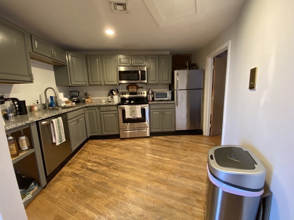 103 Charter St # 3
