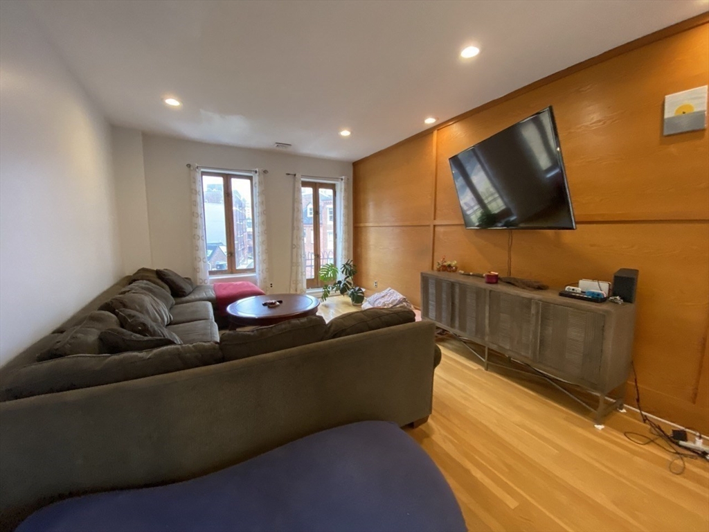 103 Charter St # 3