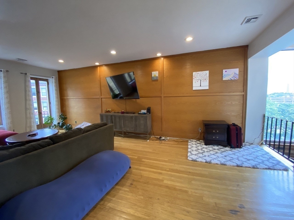 103 Charter St # 3