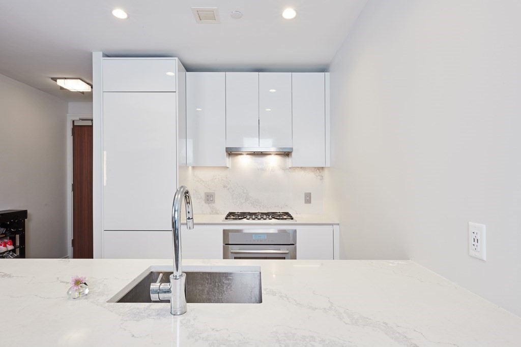 133 Seaport Blvd # 1215