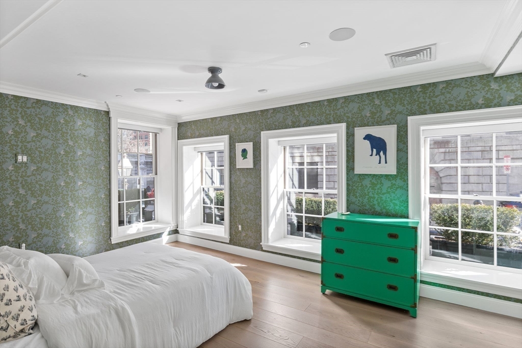 32 Derne St # 2C