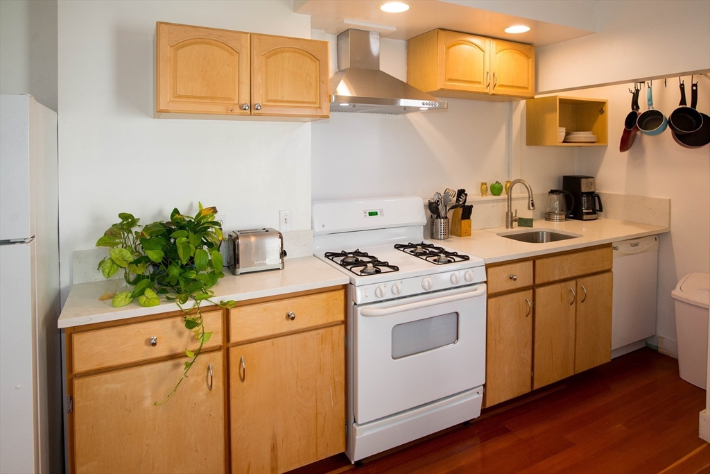 30 Fairmont Ave # 1