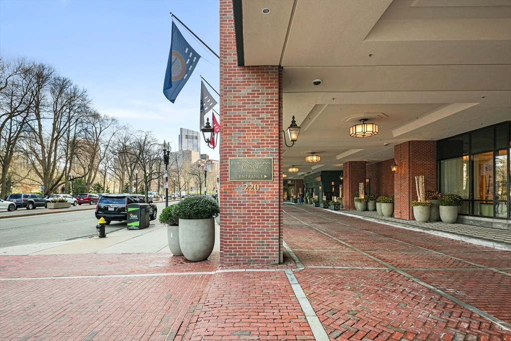220 Boylston St # 1120