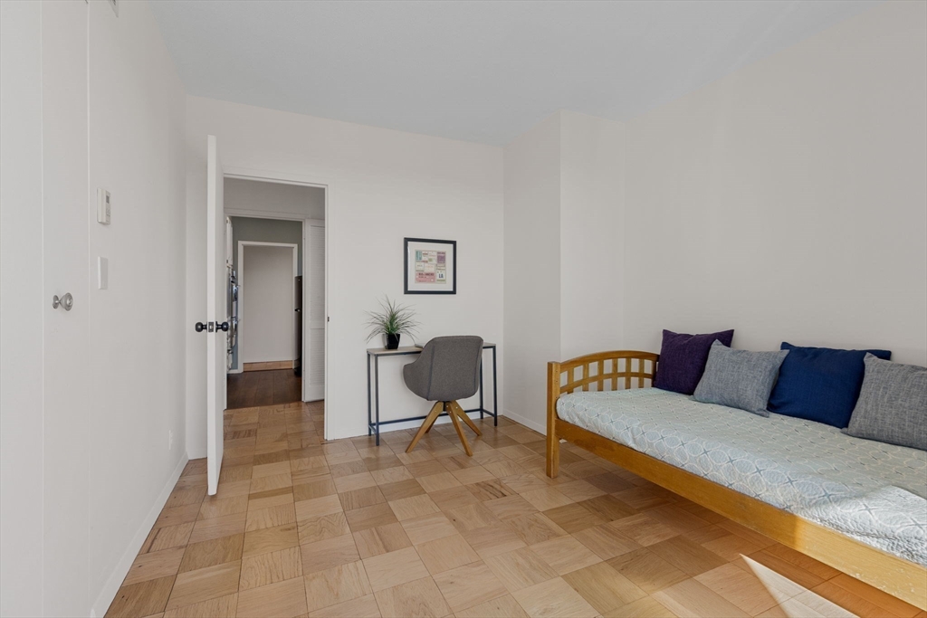 85 E India Row # 16C