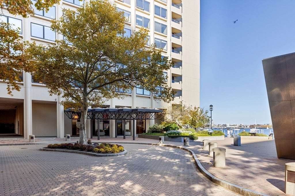 85 E India Row # 16C