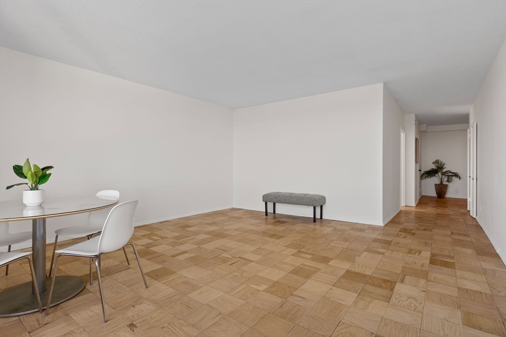 85 E India Row # 16C