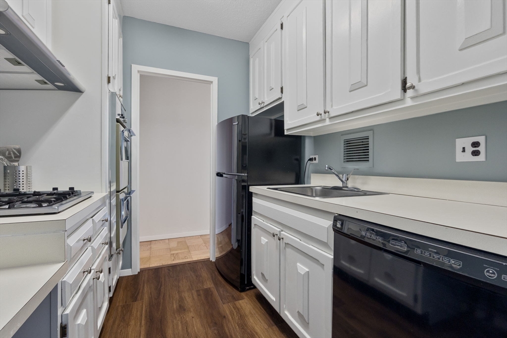 85 E India Row # 16C