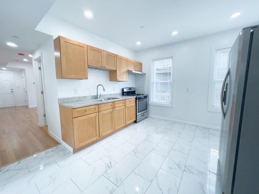 975 Dorchester Ave # 3