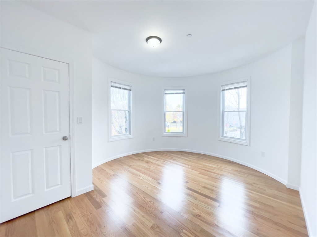 975 Dorchester Ave # 3