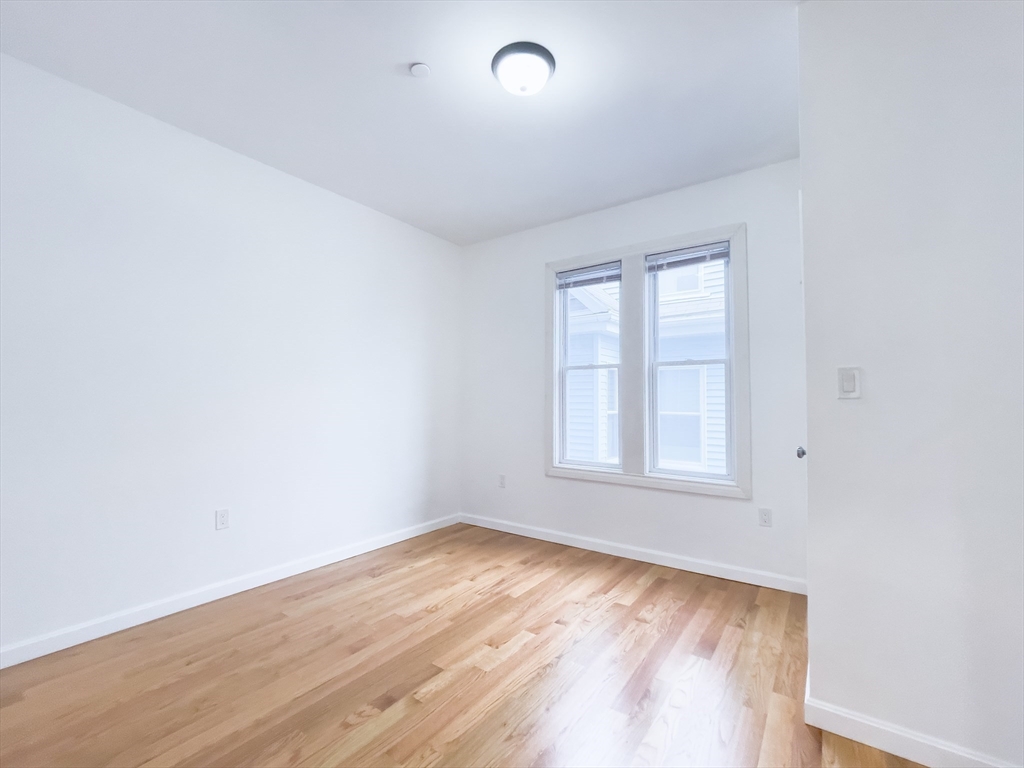 975 Dorchester Ave # 3