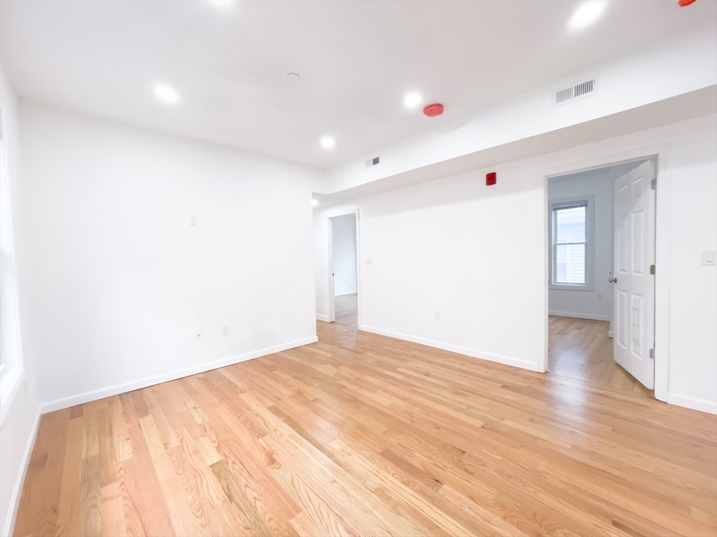 975 Dorchester Ave # 3