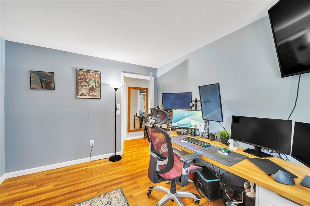 35 Hartford Ave N