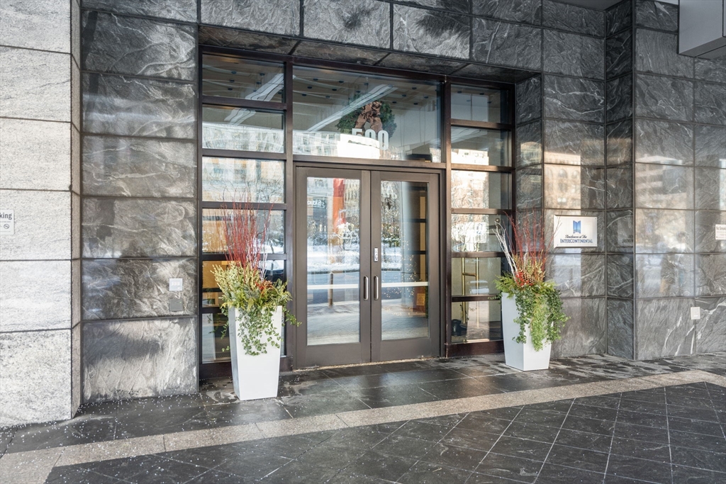 500 Atlantic Avenue # 16L