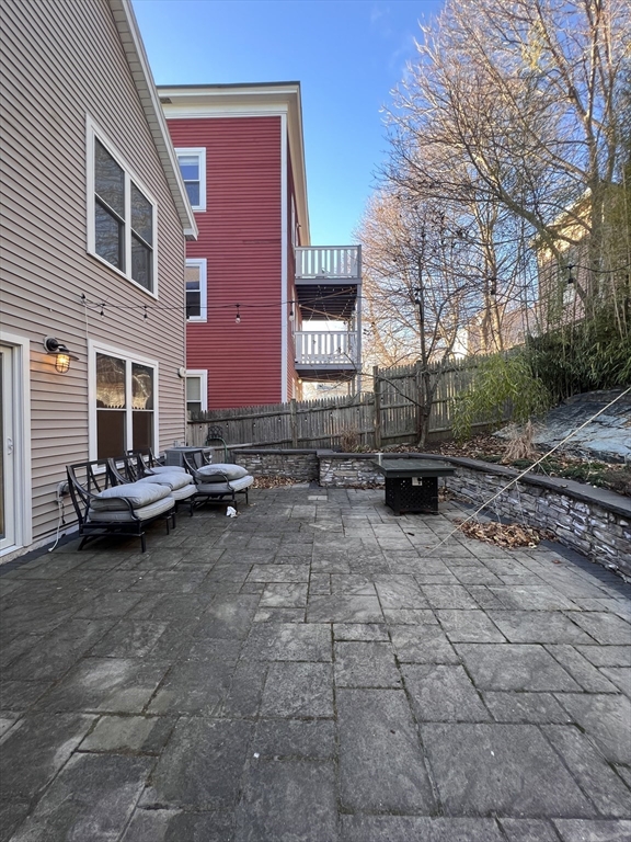15 Oliver Street
