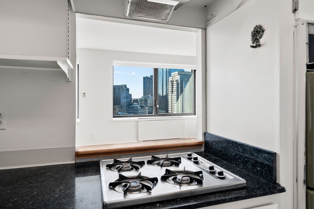 65 East India Row # 25H