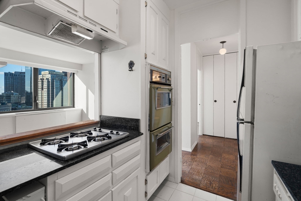 65 East India Row # 25H