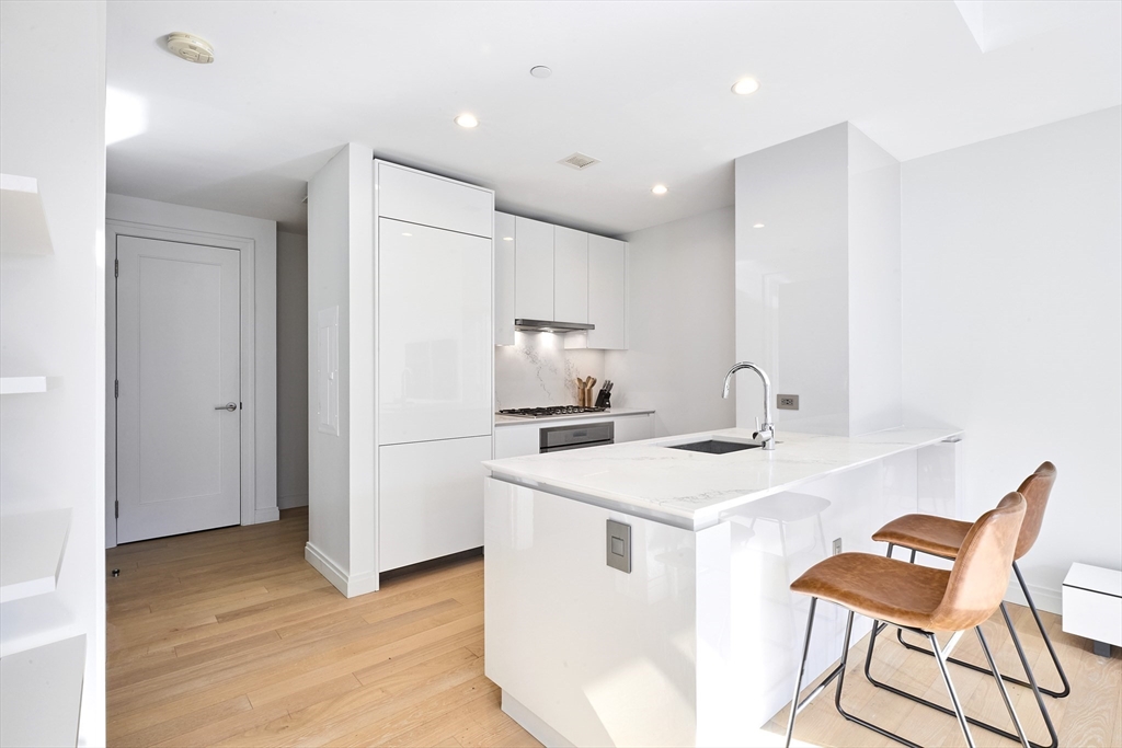 133 Seaport Blvd # 1605
