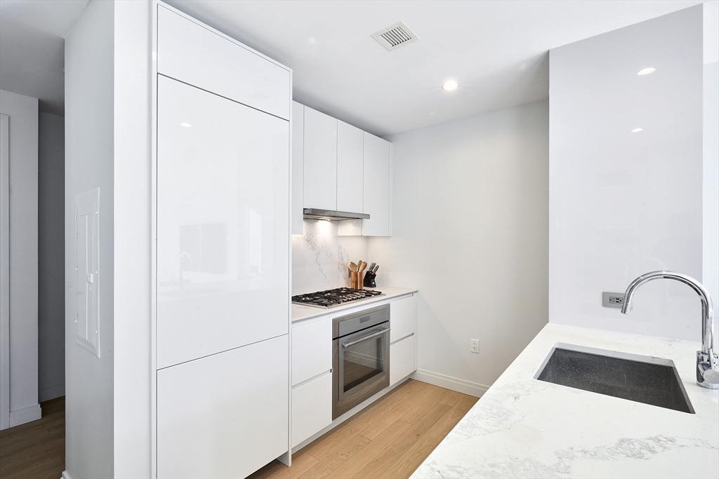 133 Seaport Blvd # 1605