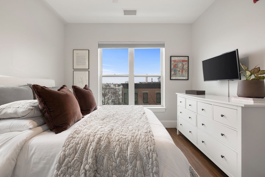 205 Maverick Street # 406