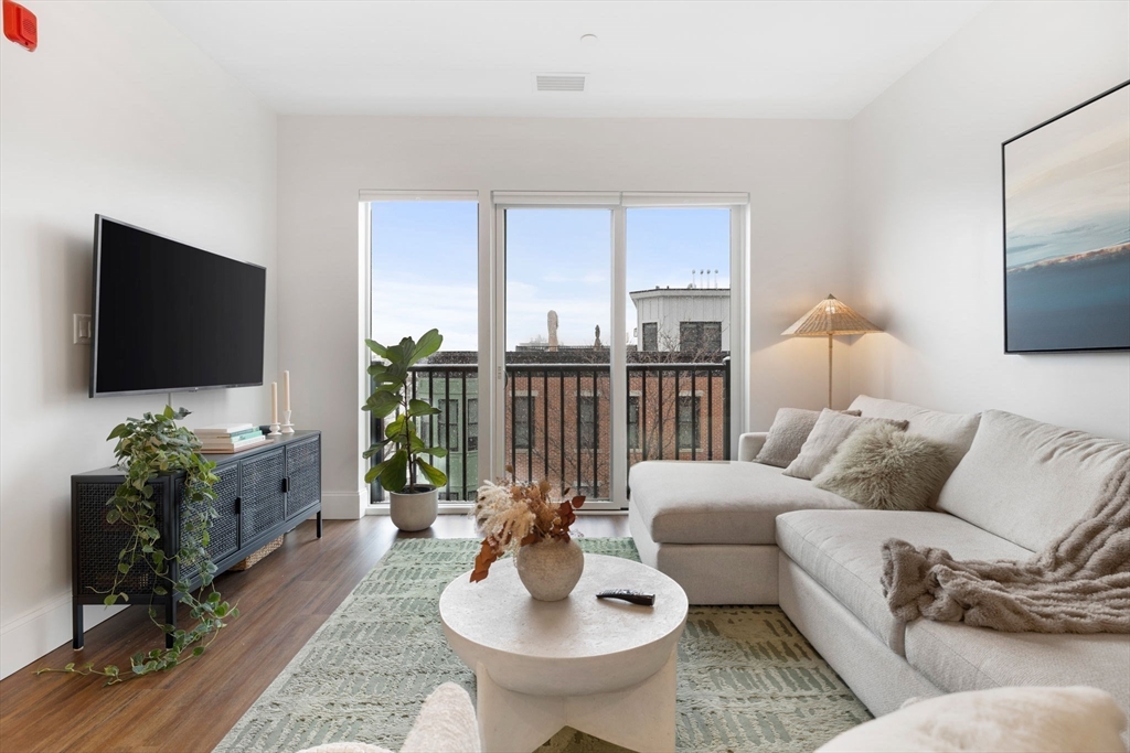 205 Maverick Street # 406