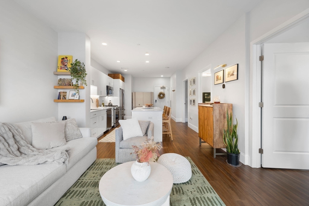 205 Maverick Street # 406