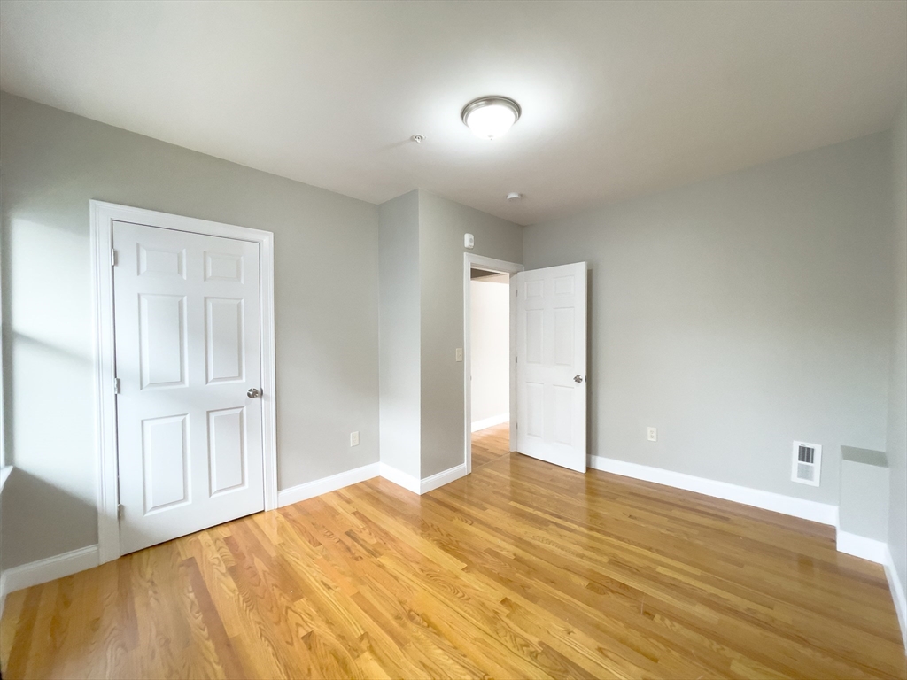 62 Lyndhurst St # 2