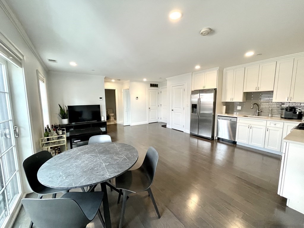 728 East Broadway # 404