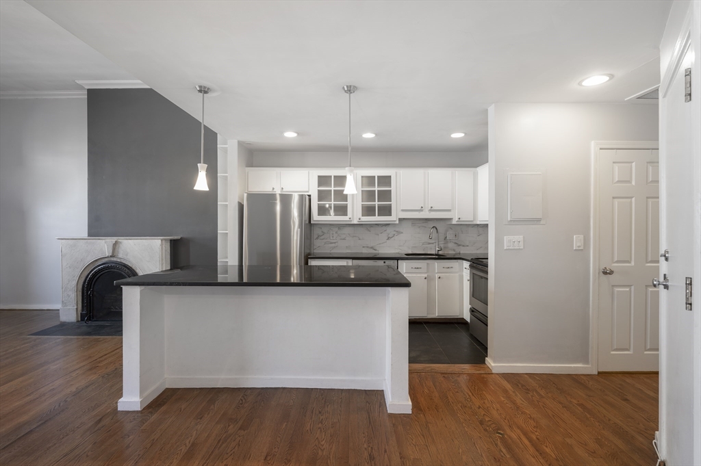 109 Beacon St # 4