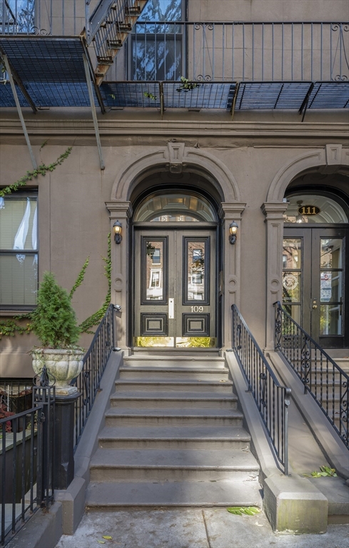 109 Beacon St # 4
