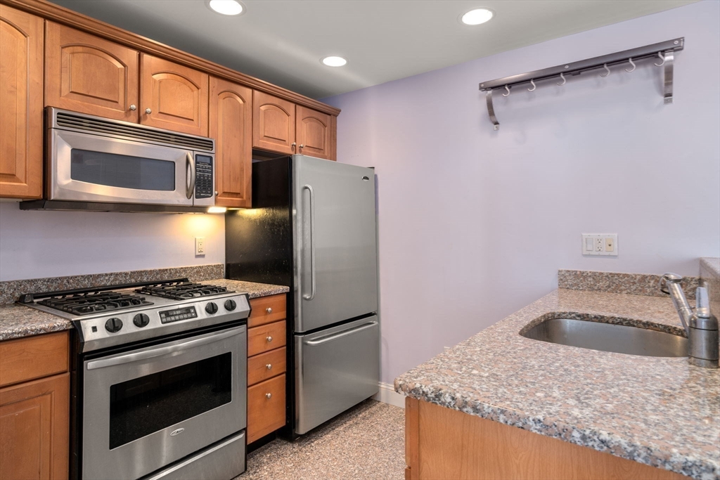 65 East India Row # 32D