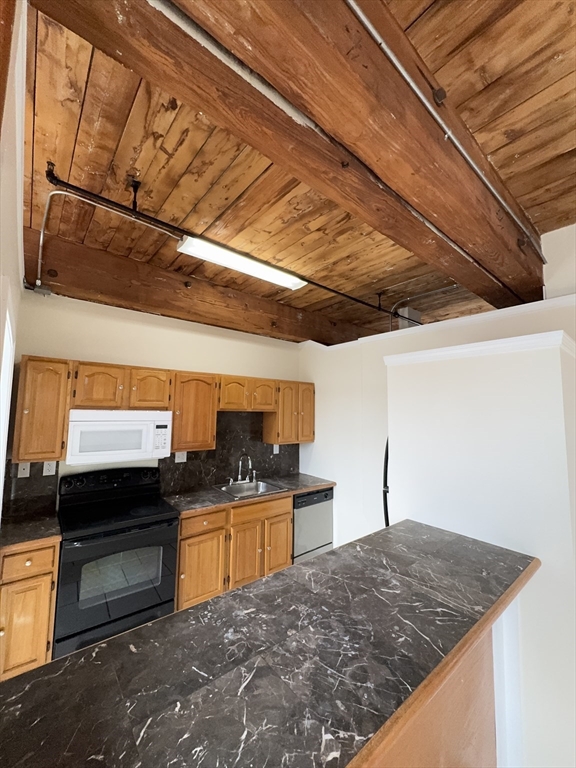 85 Harding St # 2B