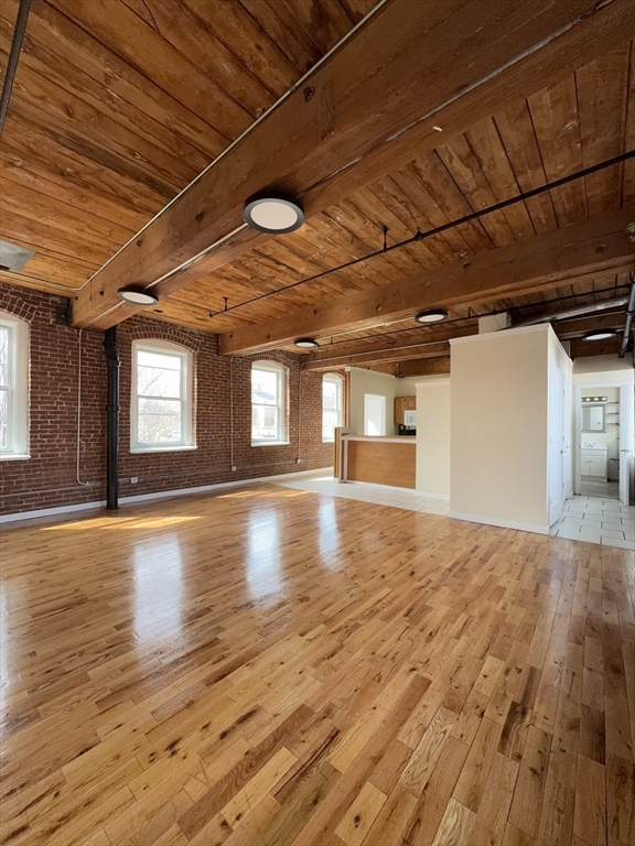 85 Harding St # 2B