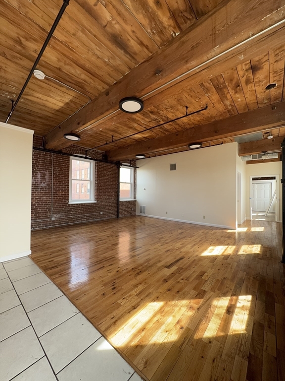 85 Harding St # 2B