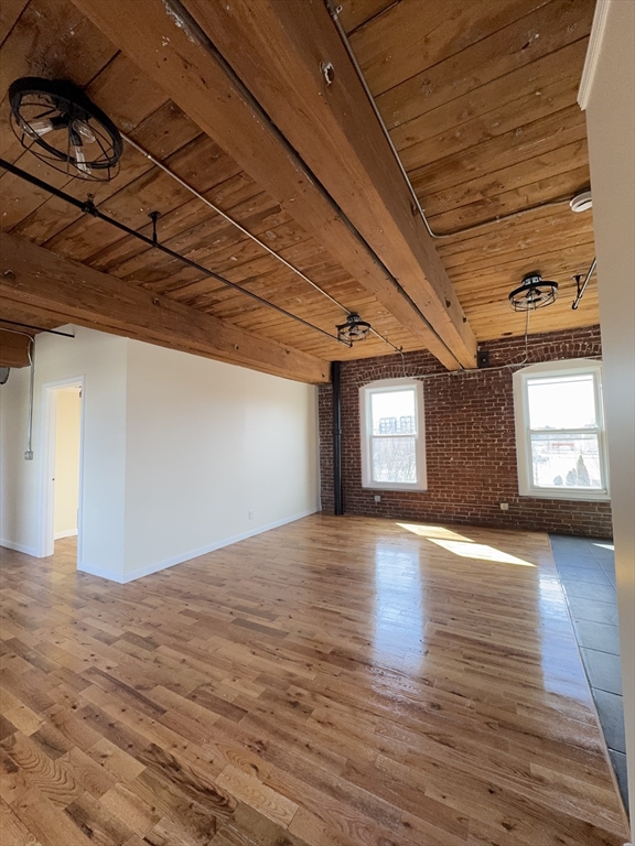 85 Harding St # 3B