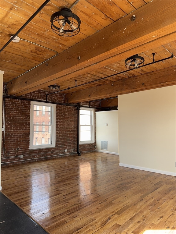 85 Harding St # 3B