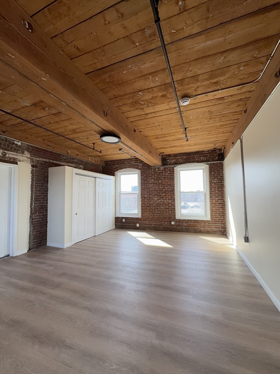85 Harding St # 3B