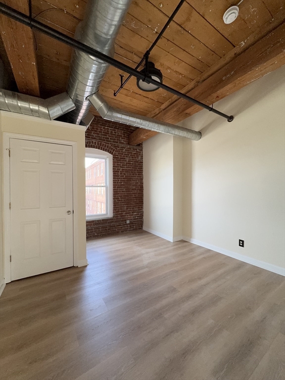 85 Harding St # 4B
