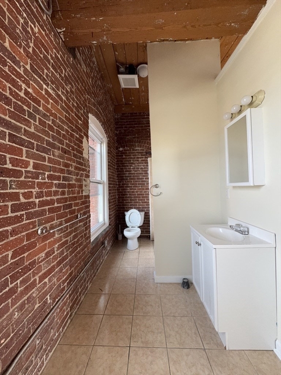 85 Harding St # 4B