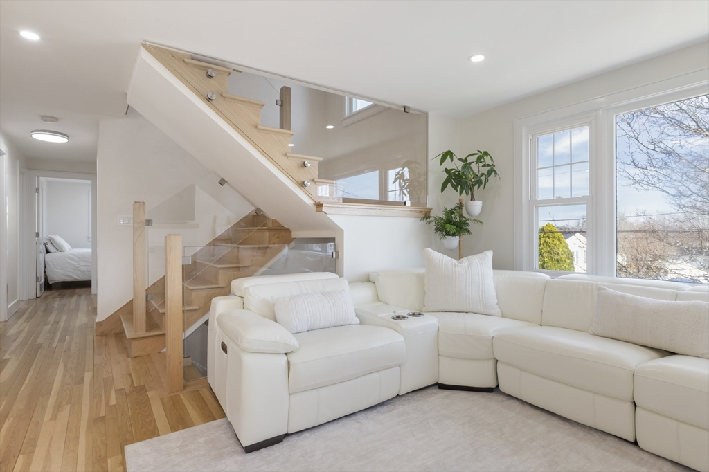 8 Edgewood Dr