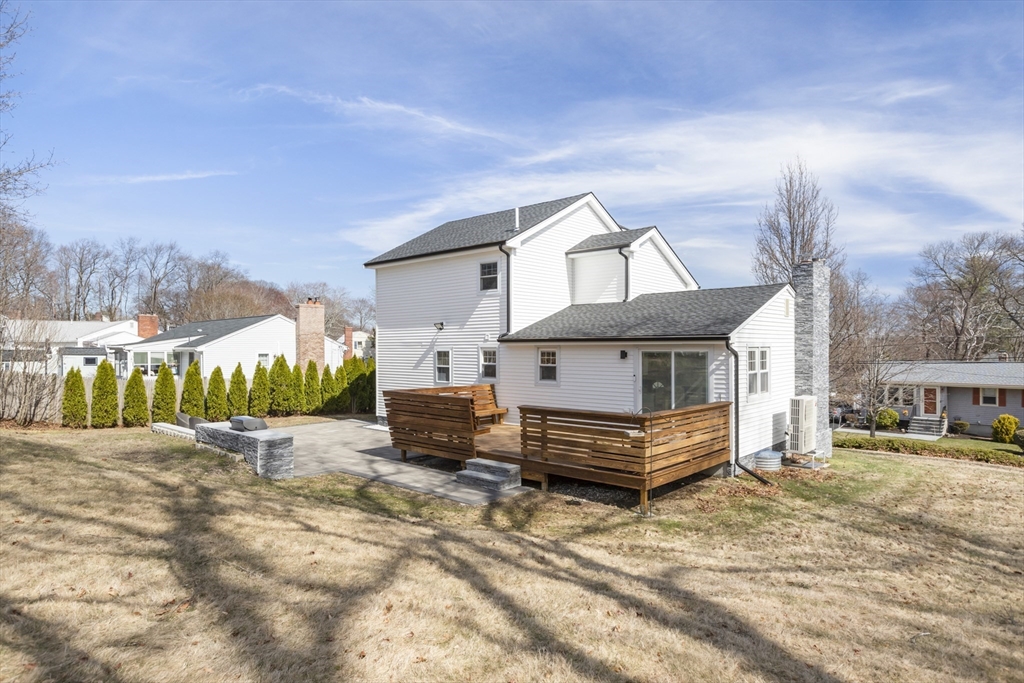 8 Edgewood Dr