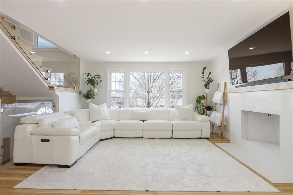 8 Edgewood Dr