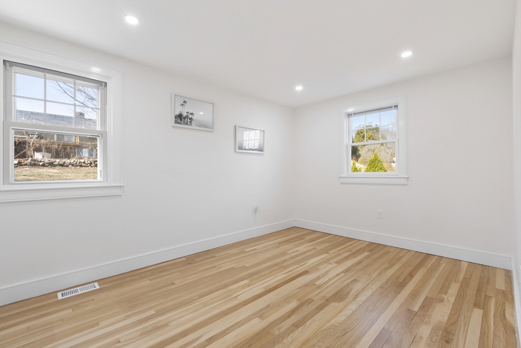 8 Edgewood Dr