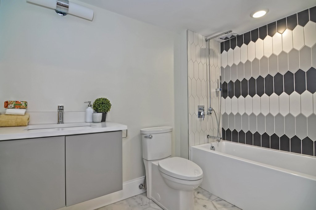 55 Hutchings Street # 3