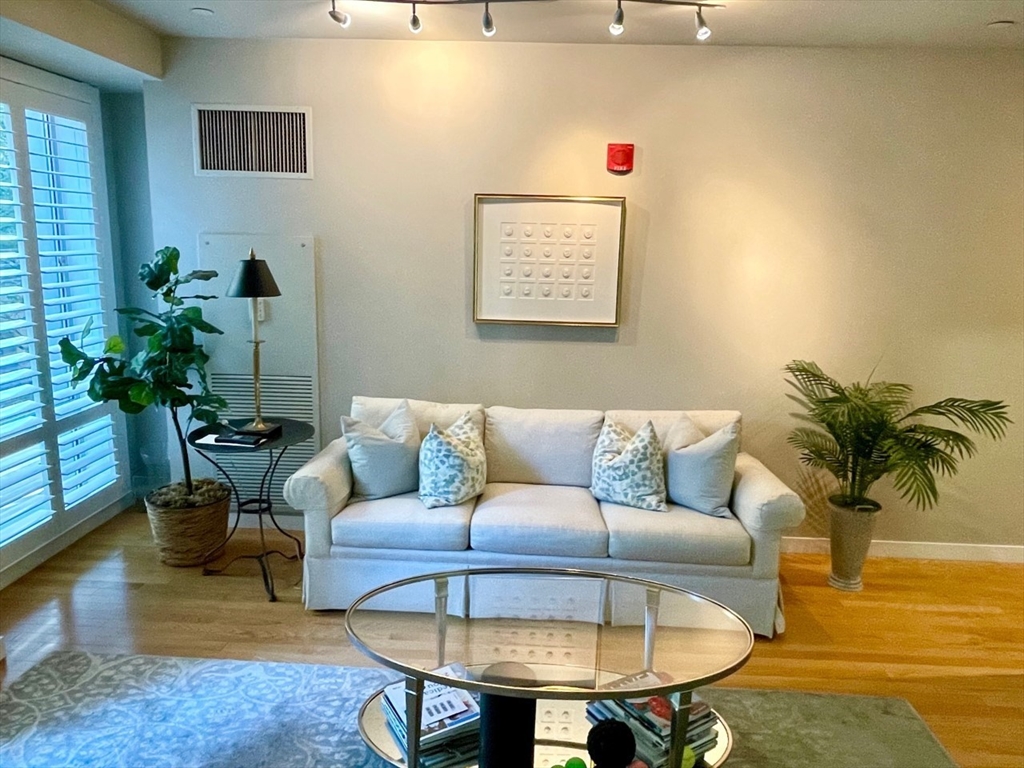 80 Broad Street # 209