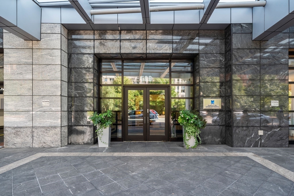 500 Atlantic Ave Unit: PH21B